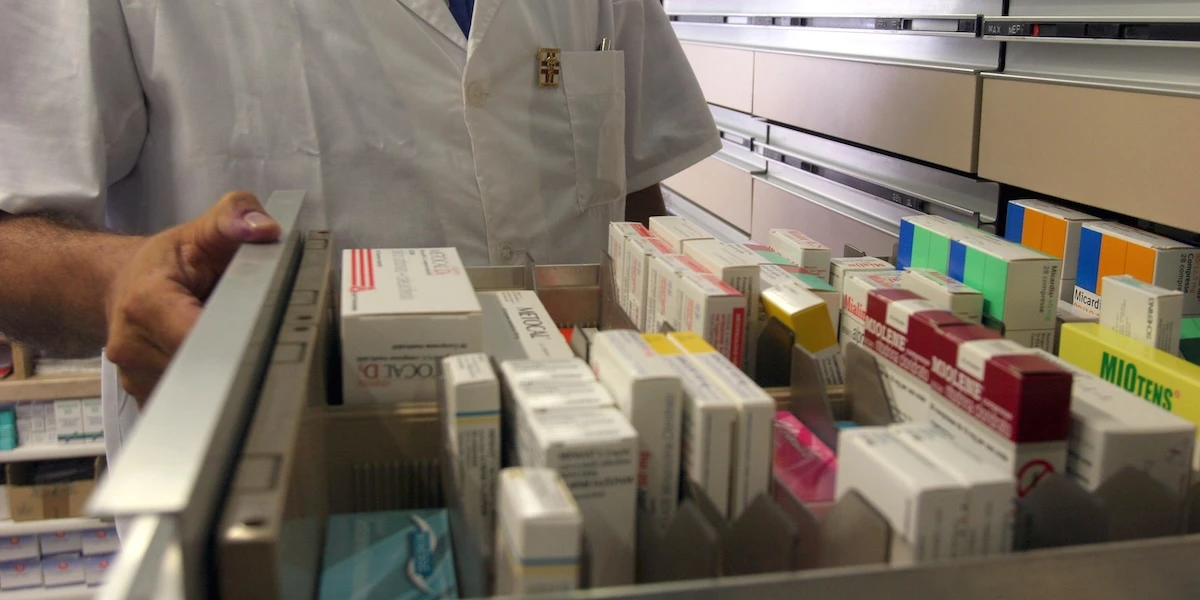 Ora in Emilia-Romagna si paga un contributo anche sui farmaci essenzialiChi presenta la “ricetta rossa” potrebbe comunque dover pagare un ticket, per effetto di una riforma approvata dalla giunta di centrosinistra