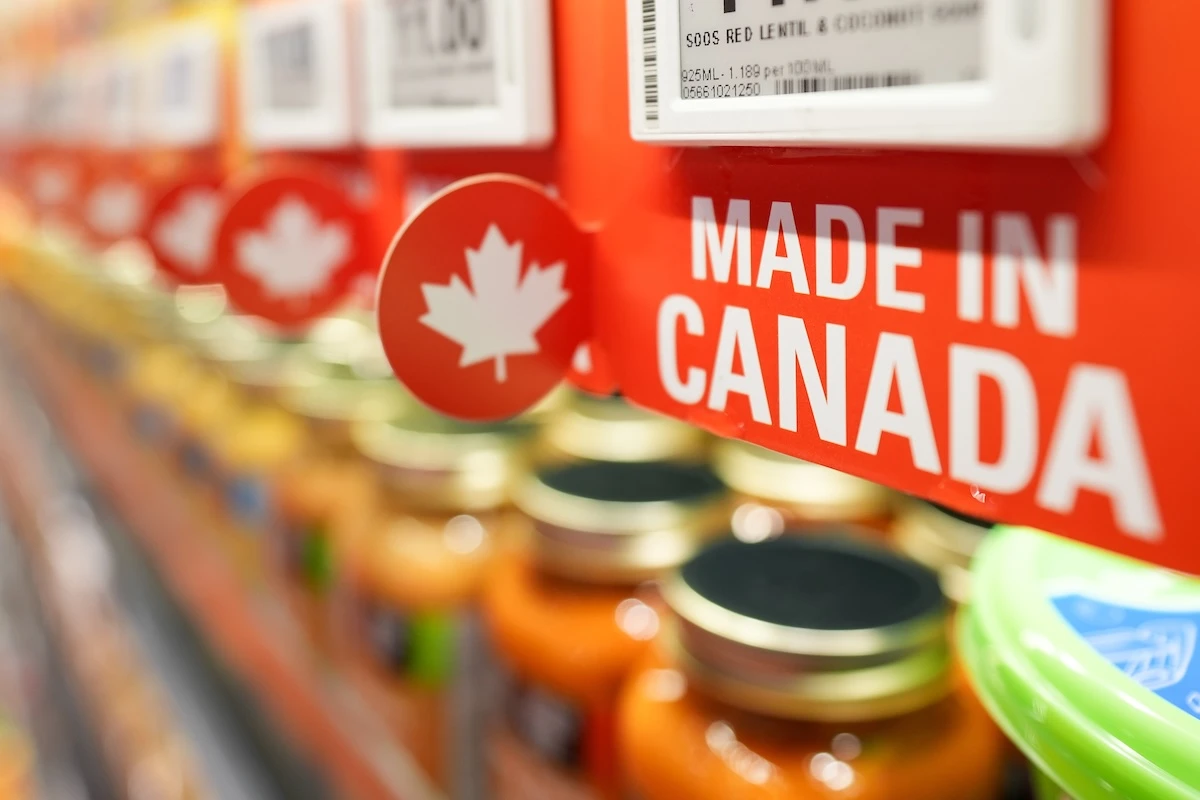 3 minuti faLe unità di misura in Canada sono pazzeLa temperatura dell'aria si esprime in °C, quella del forno in °F; l'altezza in piedi, la velocità in km/h; per dire quanto è lontana una città, poi, si contano le ore