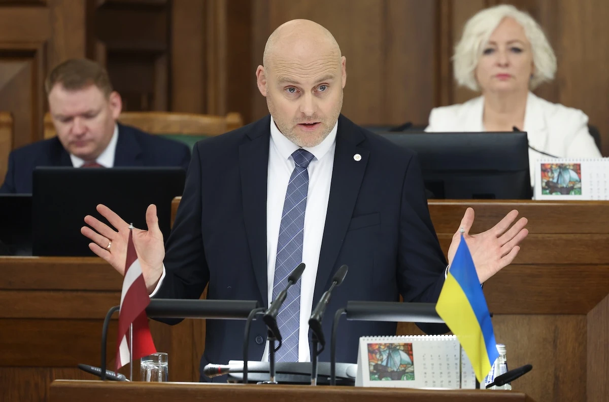 2 minuti faLa Lettonia ha un nuovo governo di centrodestra, dopo le dimissioni di quello precedente per lo sconfinamento di alcuni droni ucraini