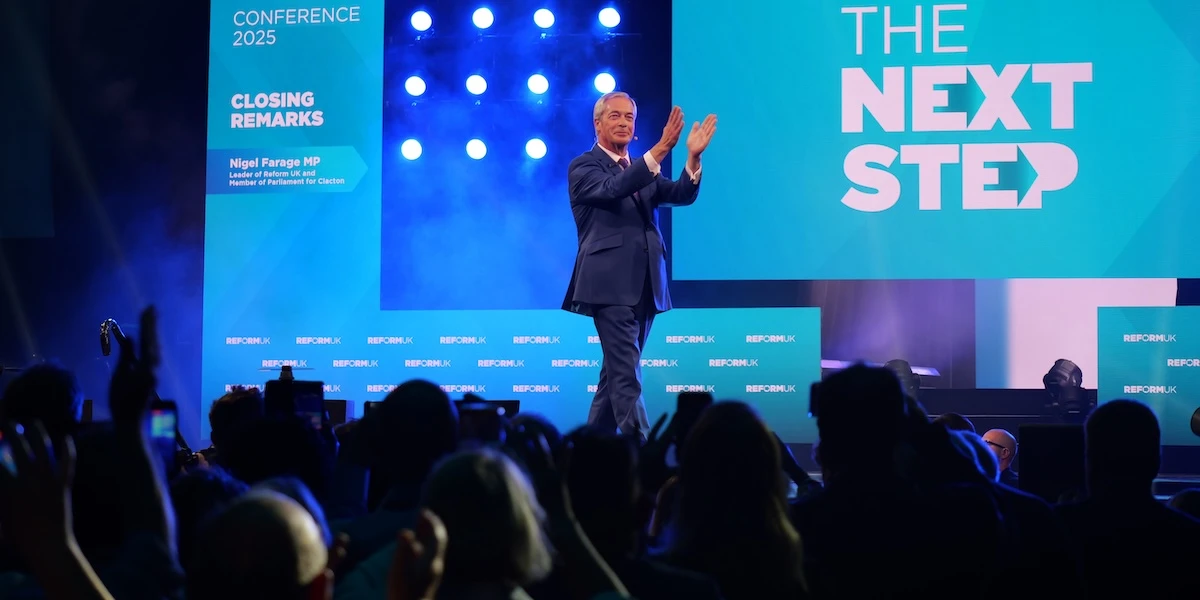 1 minuto faI nuovi e inaspettati sostenitori di Nigel FarageIl suo partito Reform UK sta riuscendo a raggiungere donne e persone giovani, con sforzi evidenti anche durante la sua recente convention a Birmingham