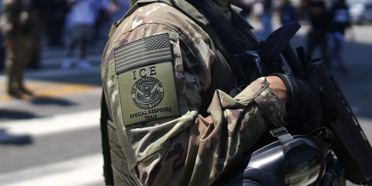 pochi secondi faLa più grossa operazioni contro l’immigrazione illegale dell’amministrazione TrumpIn uno stabilimento della Hyundai in Georgia sono state arrestate 475 persone, perlopiù sudcoreani