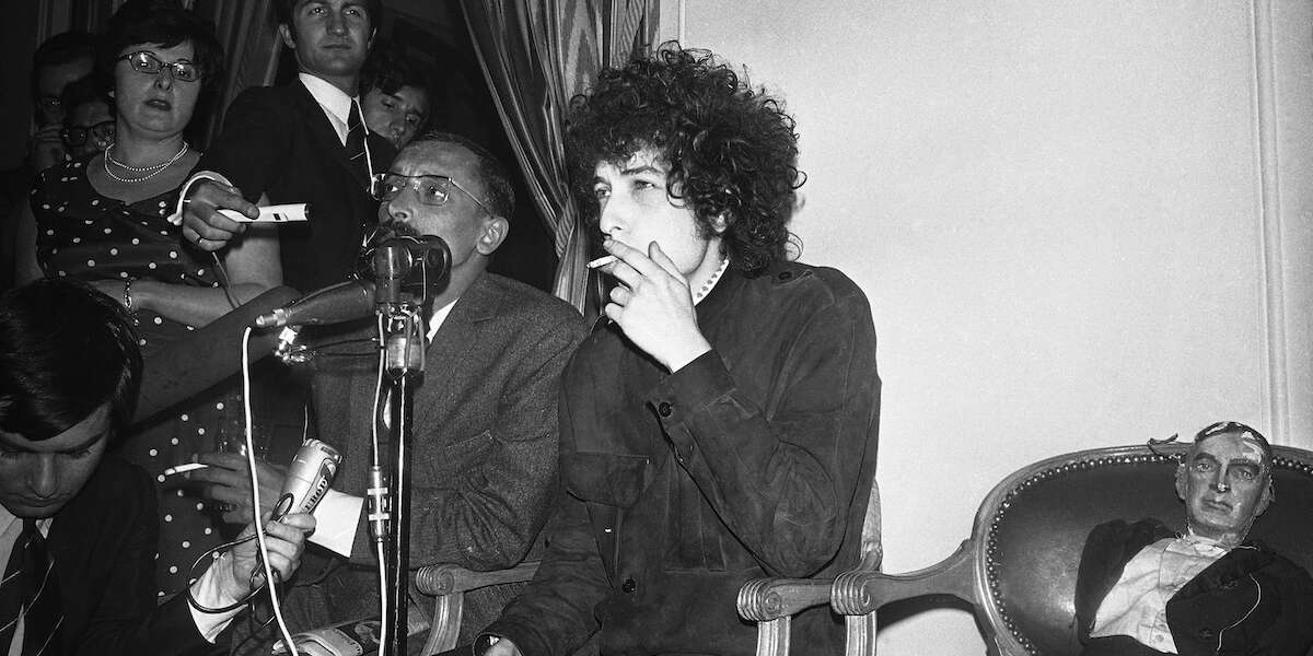 Il giorno della “svolta elettrica” di Bob DylanIl film “A Complete Unkonown” racconta il celebre concerto a Newport del 1965, quando le aspettative dei puristi del folk vennero tradite