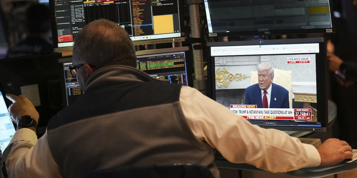 Il non troppo velato suggerimento di Trump agli investitoriIeri ha detto che era «un ottimo momento per comprare», poi ha sospeso la maggior parte dei dazi: molti lo accusano di aver provato a manipolare i mercati