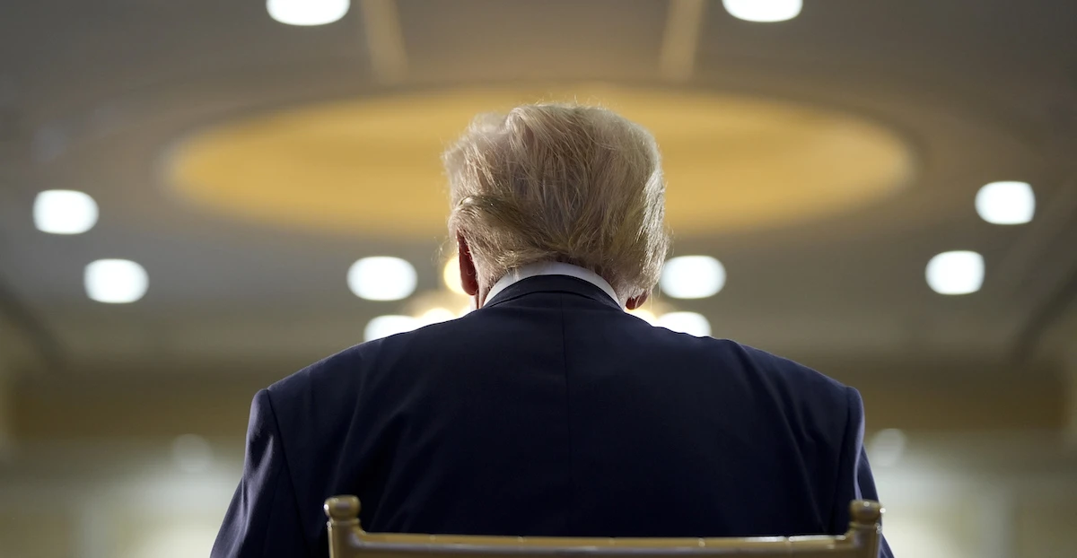 Com’è che Trump ha ceduto sui daziPrincipalmente per timore dei crolli dei mercati, e dopo una delicata opera di convincimento di alcuni consiglieri