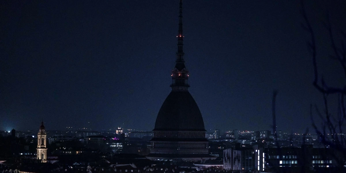 Torino è alle prese con continui blackoutDallo scorso fine settimana, più volte al giorno: c'entra il caldo