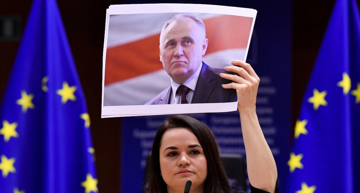 1 minuto faNon si sa dove sia uno dei più importanti dissidenti bielorussiA metà settembre Mikalai Statkevich è rimasto fermo per ore sul confine tra Lituania e Bielorussia, poi è stato portato via da uomini in uniforme