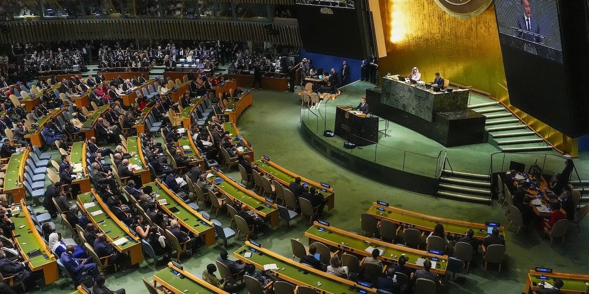 5 minuti faLa Francia ha riconosciuto lo stato di PalestinaLo ha annunciato Emmanuel Macron all'assemblea generale dell'ONU: era un passaggio atteso, ma simbolicamente importante