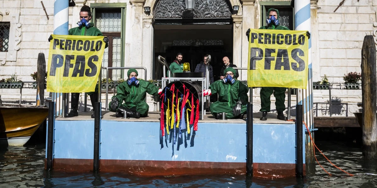 Le grosse condanne per l’inquinamento da PFAS delle acque del Veneto141 anni di carcere totali per 11 persone, in una sentenza definita «storica» da Legambiente