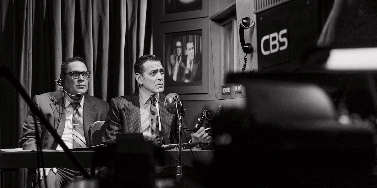 Il successone dello spettacolo di Broadway con George ClooneyIspirato al suo film “Good Night, and Good Luck”, racconta una storia vecchia ma politicamente molto attuale