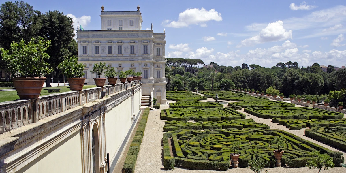 Che posto è Villa PamphiliÈ dove sono stati trovati i corpi di una donna e di una bambina di pochi mesi; nel grande parco c'è anche una sede di rappresentanza della presidenza del Consiglio