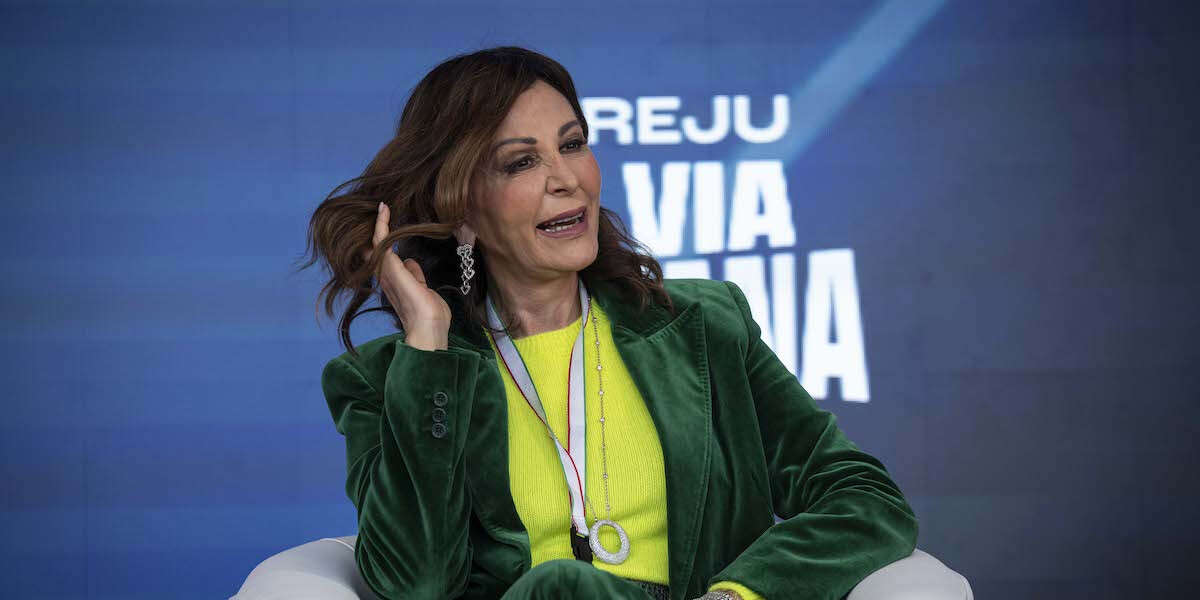 Perché la ministra Santanchè non si è ancora dimessaC'entrano la Lombardia, i suoi rapporti con La Russa, e il modo diverso in cui è stata trattata la vicenda del sottosegretario Delmastro