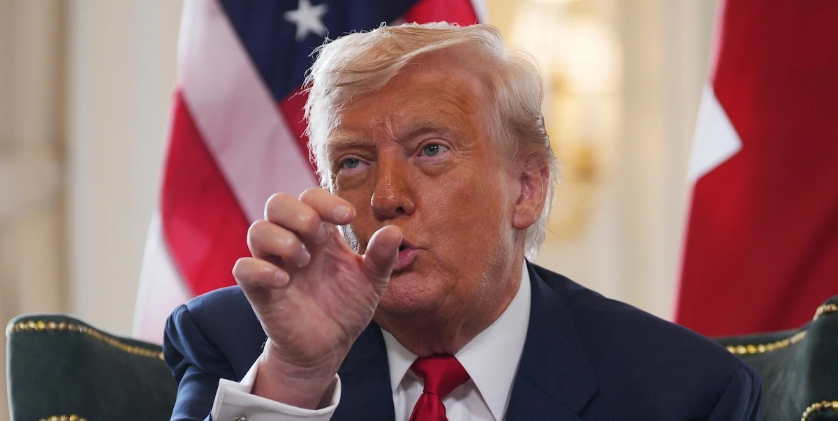 4 minuti faTrump ha annunciato nuovi dazi contro decine di paesiAlmeno per quelli che non avevano fatto un accordo nei giorni scorsi, come l'Unione Europea: entreranno in vigore il 7 agosto, e non oggi come previsto