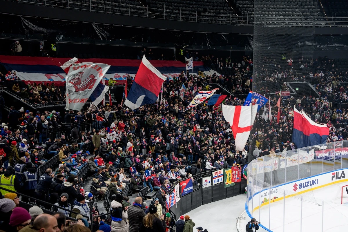3 minuti faMilano avrà di nuovo una squadra di hockey su ghiaccioCon grandi ambizioni, visto che parteciperà alla prestigiosa Ice Hockey League; giocherà le partite di casa alla Fiera di Rho