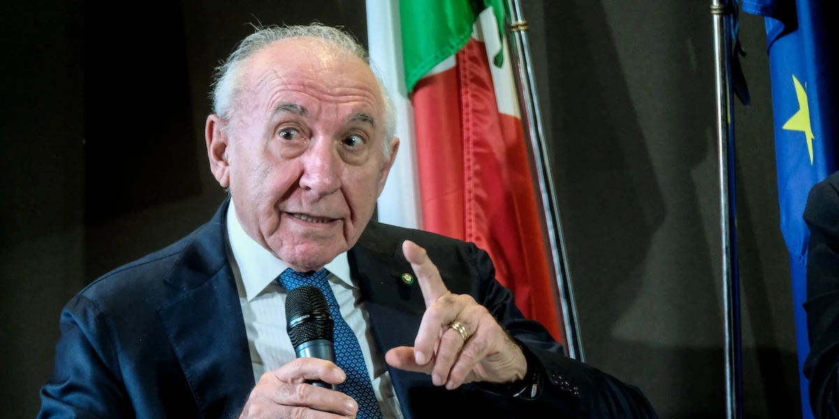 pochi secondi faAl Garante della privacy non si dimette nessunoLo ha detto il suo presidente Pasquale Stanzione, dopo settimane di polemica sull'autonomia dell'ente innescate dalle inchieste di Report