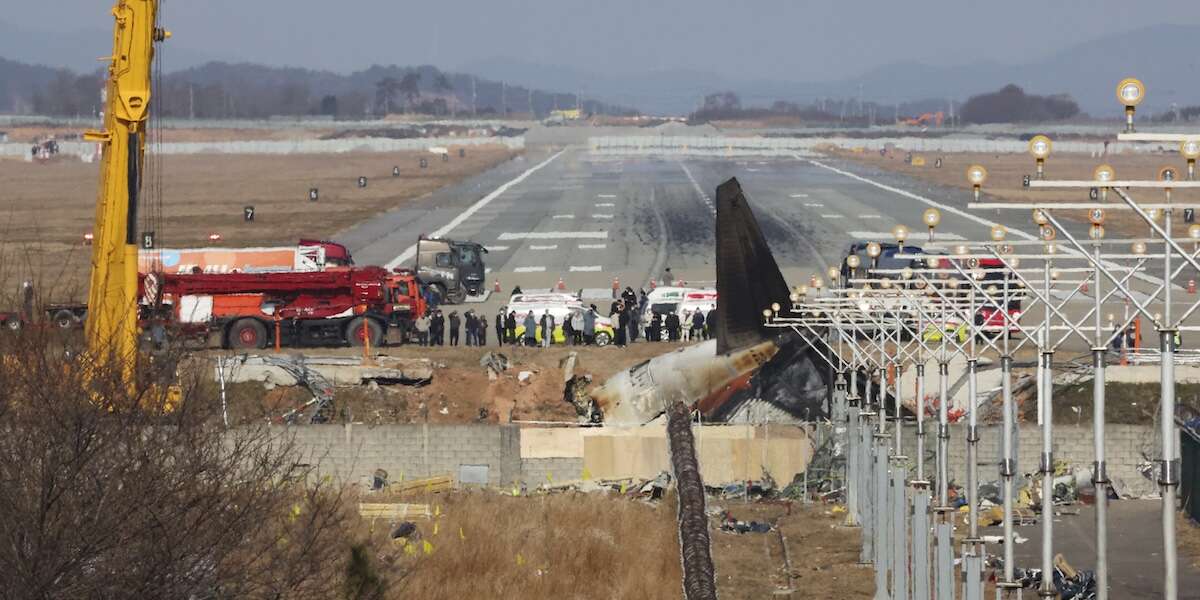 La barriera di cemento che aveva contribuito al disastro aereo di dicembre in Corea del Sud sarà rimossa