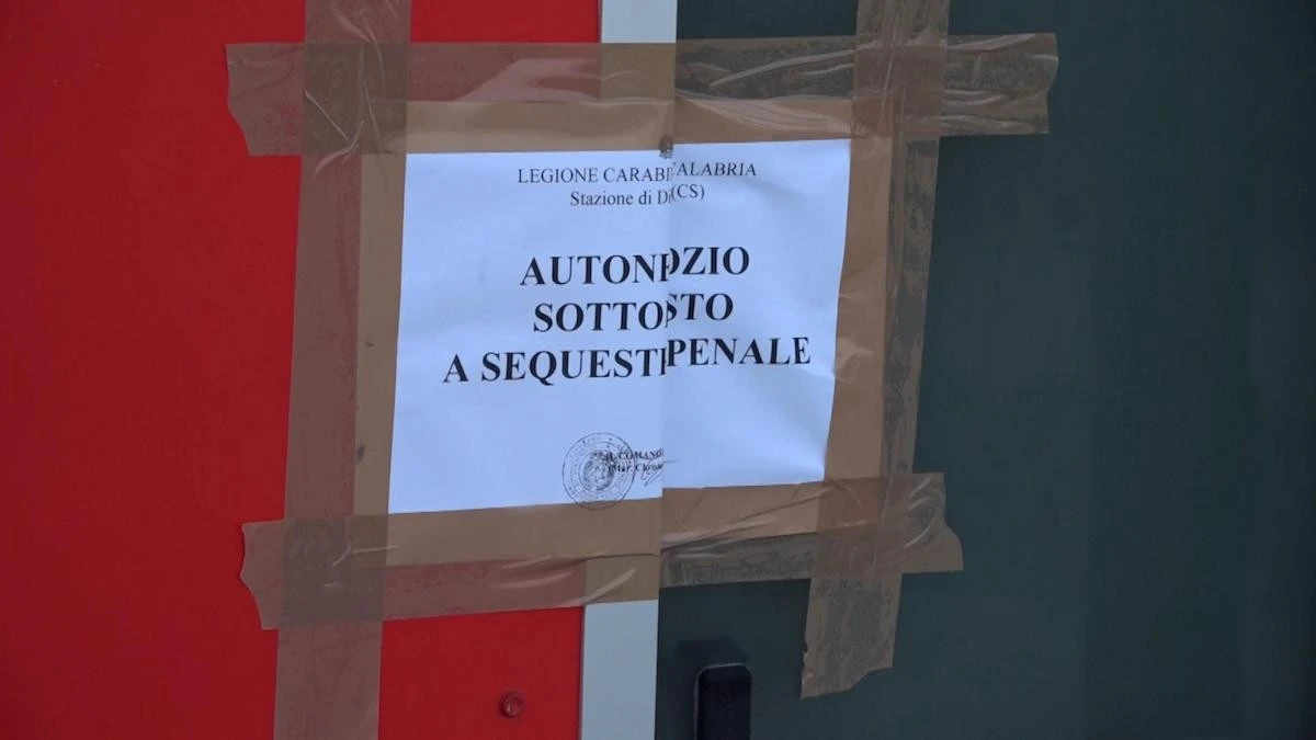 pochi secondi faCosa sappiamo sui casi di intossicazione da botulino in Calabria e SardegnaTre persone sono morte e almeno venti sono ricoverate: una delle ipotesi è che siano stati venduti cibi mal conservati