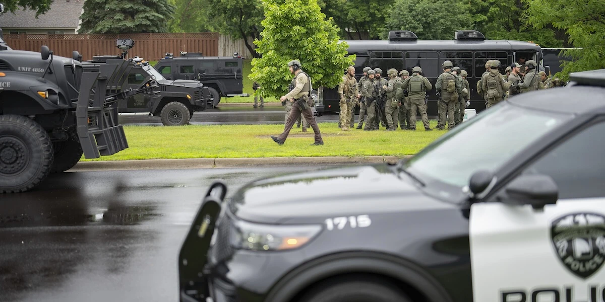 Una parlamentare del Minnesota è stata uccisa a colpi di pistola insieme al maritoIl governatore dello Stato ha detto che l'attacco aveva movente politico, ed è stato ferito anche un senatore statale