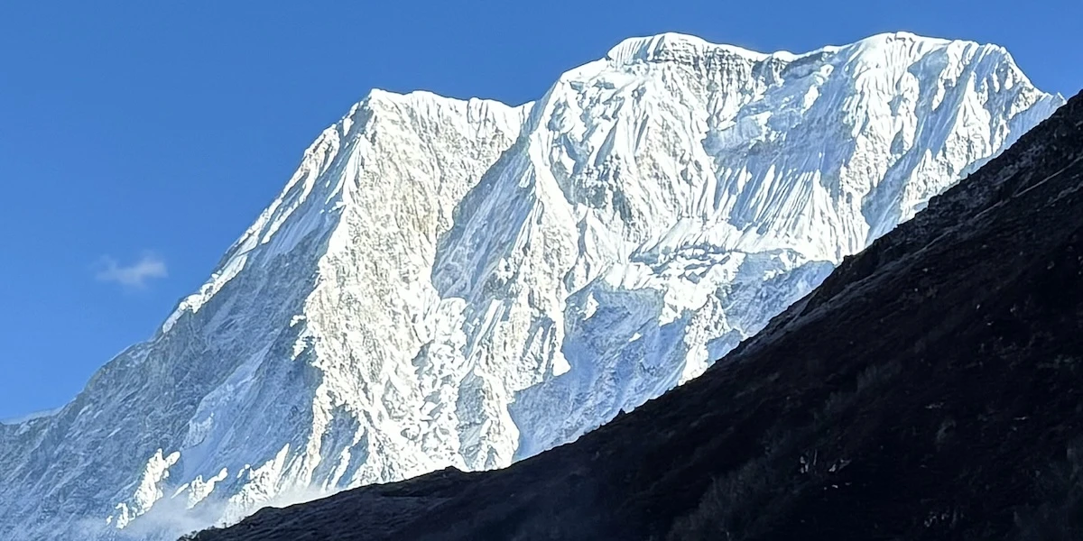 4 minuti faNegli ultimi giorni in Nepal un alpinista italiano è morto sotto una valanga, altri due sono dispersi in un’altra zona