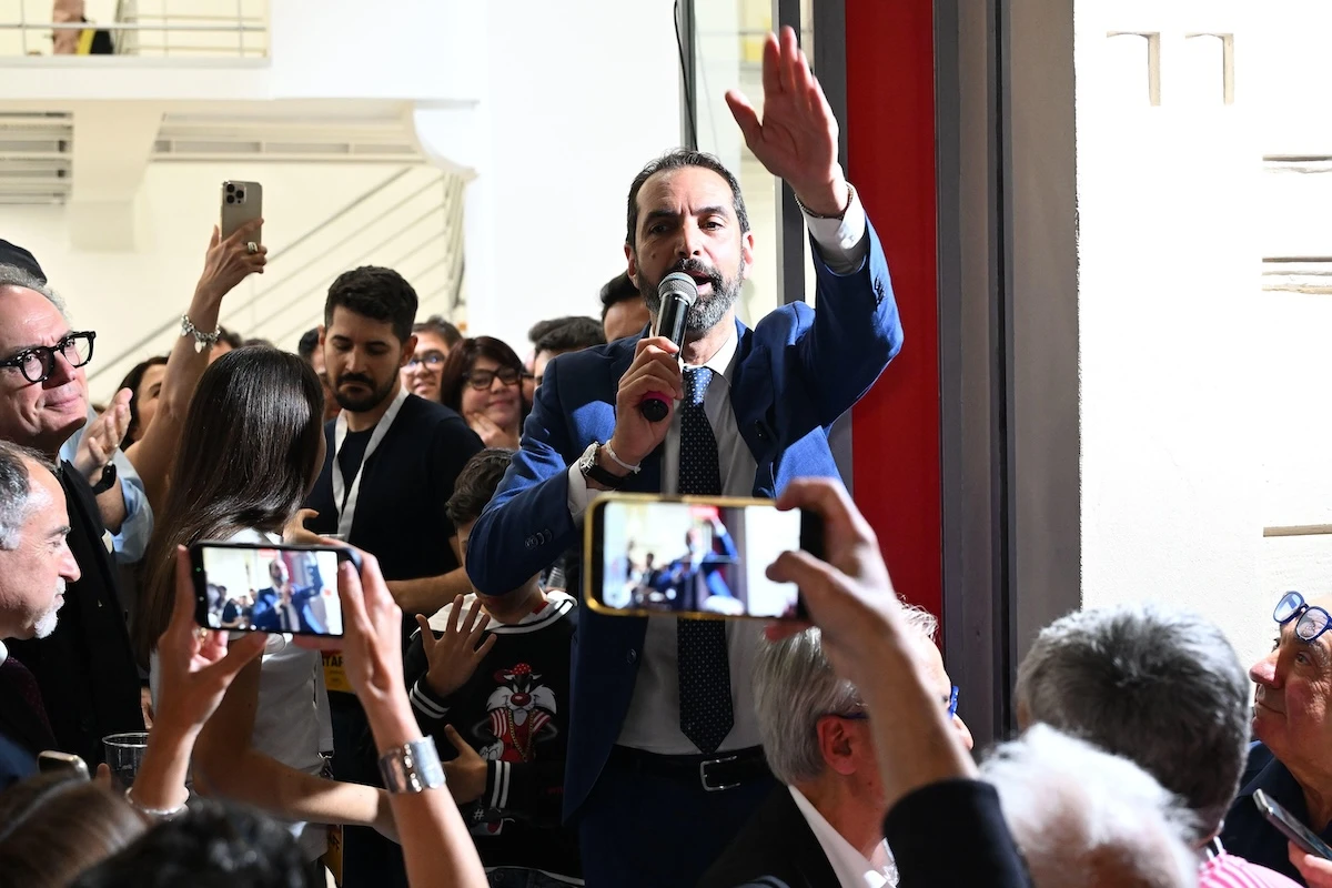 pochi secondi faSì al ponte sullo Stretto, però non parliamone troppoA Reggio Calabria e Messina ci sono due sindaci più o meno favorevoli al progetto, che però in campagna elettorale lo hanno citato a malapena