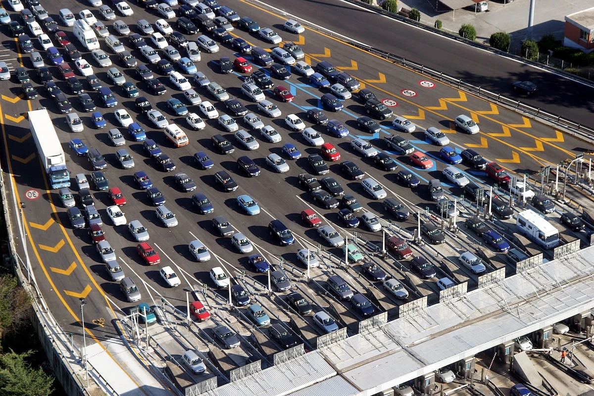 5 minuti faDa oggi chi resta bloccato in autostrada può chiedere il rimborso del pedaggio, ad alcune condizioni