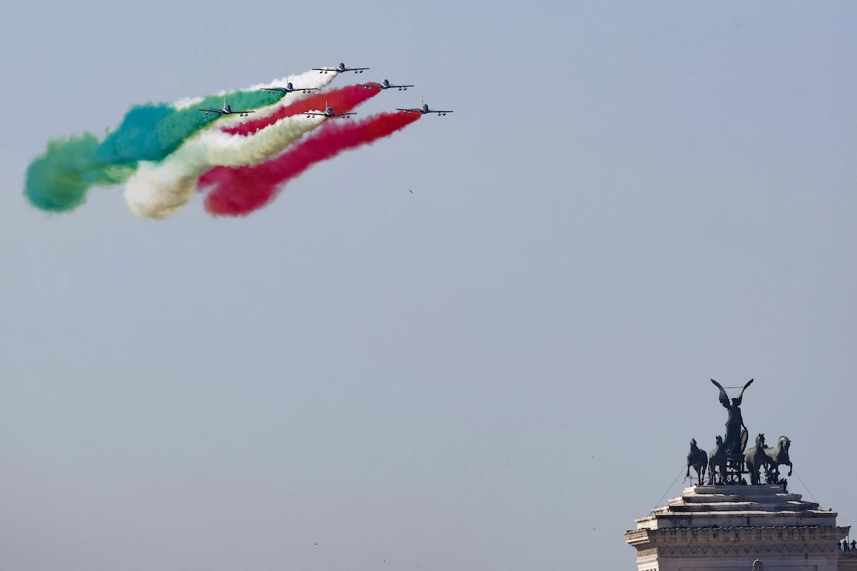 3 minuti faLa cerimonia del 2 giugno di quest’anno sarà diversa dal solitoOltre alla solita parata militare ci sarà un grande evento con artisti e sportivi, per gli 80 anni della Repubblica