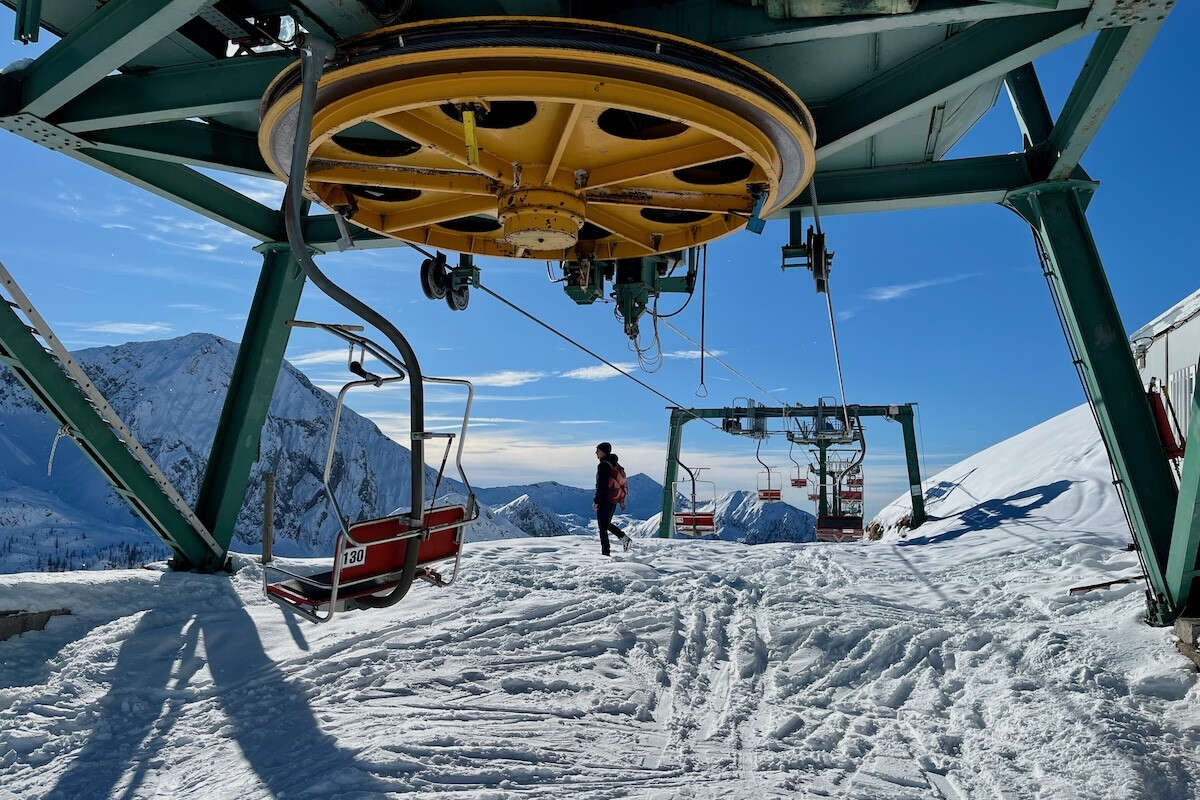 Il futuro dei paesi di montagna passa ancora dallo sci?Il dibattito è particolarmente acceso a Lizzola, in provincia di Bergamo, per il contestato progetto di un nuovo comprensorio con un traforo in quota