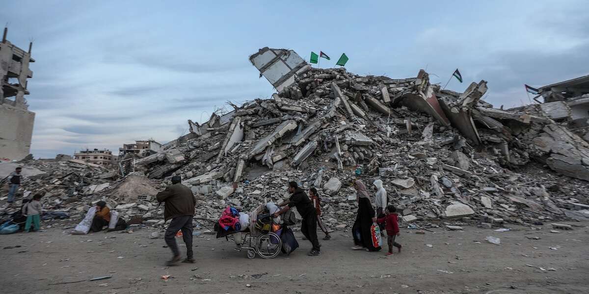 Com’è tornare a casa, se abitavi nel nord della Striscia di GazaCon il cessate il fuoco lo stanno facendo centinaia di migliaia di palestinesi, ma trovano ovunque macerie e precarietà