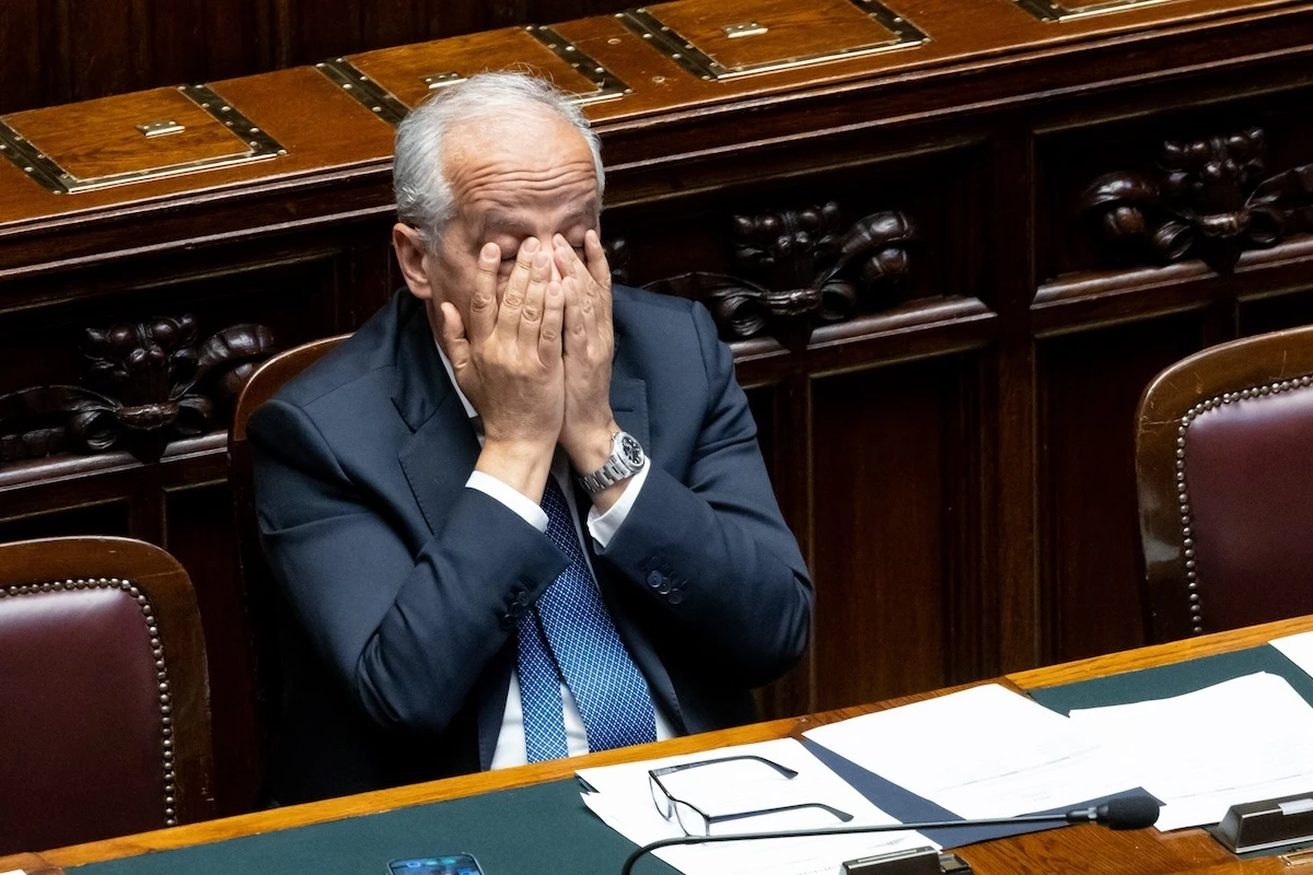 4 minuti faCapire meglio le due questioni sui migranti di cui si parla da giorniCosa sono il rimpatrio volontario assistito e il patrocinio gratuito, che il governo vuole modificare con il “decreto sicurezza”