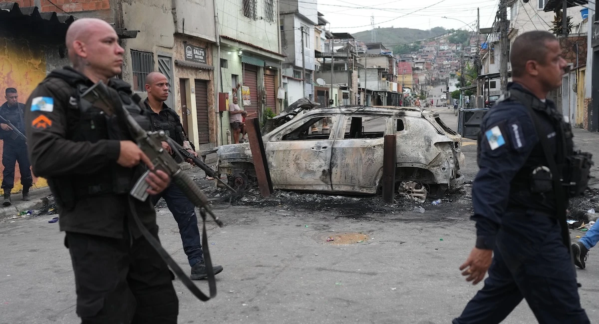 4 minuti faLa più grande operazione di polizia a Rio de Janeiro contro un gruppo criminaleMartedì interi quartieri della città brasiliana si sono trasformati in zone di guerra: l'obiettivo era 