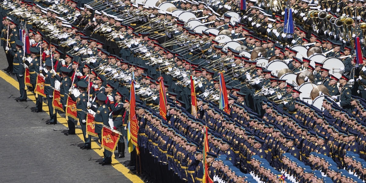 Le foto della parata per il “Giorno della Vittoria”, in RussiaSi svolge oggi nel centro di Mosca, alla presenza di molti capi di stato e di governo e ovviamente di Vladimir Putin
