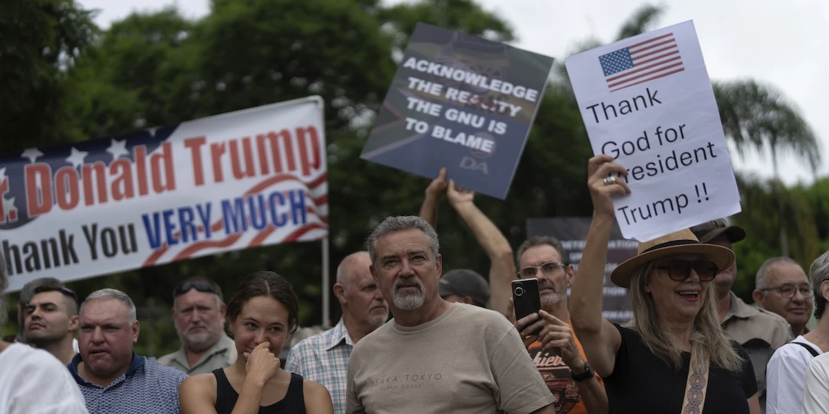 Gli unici rifugiati che Trump vuole accogliereSono gli afrikaner, un pezzo della minoranza bianca del Sudafrica, che il governo statunitense sostiene siano discriminati nel loro paese