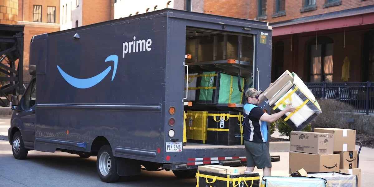 pochi secondi faAmazon ha accettato di pagare 2,5 miliardi di dollari per chiudere una causa su pratiche scorrette legate all’offerta Prime