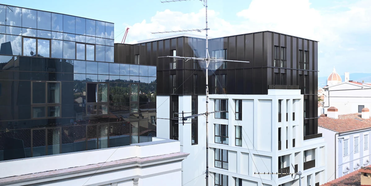 3 minuti faQuesti edifici rovinano il paesaggio di Firenze?In città se ne sta parlando talmente tanto che la procura ha aperto un'inchiesta per capire se siano state rispettate tutte le norme edilizie