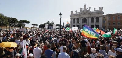 Le foto della manifestazione di Roma per la PalestinaÈ stata organizzata in maniera unitaria da diversi partiti di centrosinistra – fatto piuttosto raro – e c'erano varie migliaia di persone
