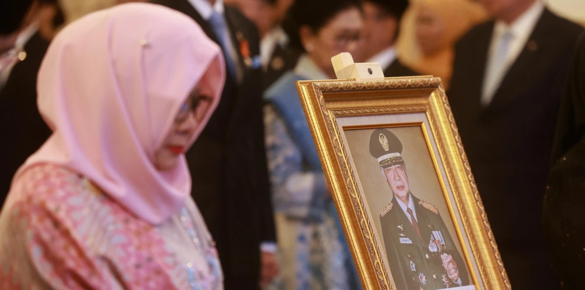 pochi secondi faL’ex dittatore indonesiano Suharto è un “eroe nazionale”Il titolo gli è stato conferito postumo: governò in modo autoritario per oltre trent'anni, espandendo parecchio il ruolo dell'esercito