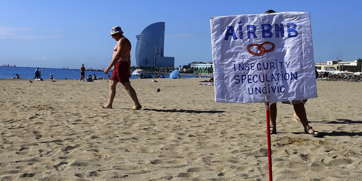 Il governo spagnolo ha ordinato ad Airbnb di rimuovere 65mila annunci irregolari