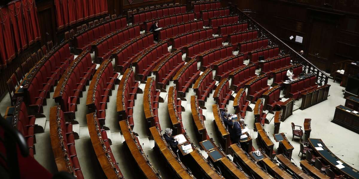 Le norme anacronistiche che rallentano i lavori del parlamentoIn certi casi sono residui del passato, in altri procedure a cui deputati e senatori sono affezionati: ma si perde un sacco di tempo