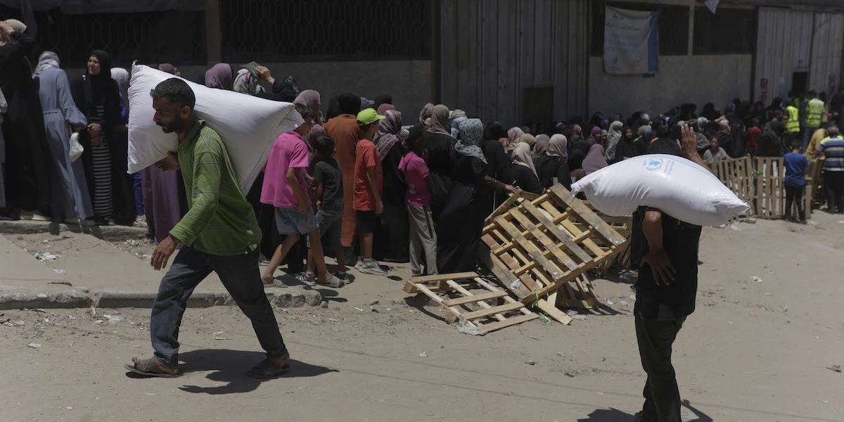 pochi secondi faAncora palestinesi uccisi in coda per prendere cibo e acqua nella Striscia di GazaL'ultimo attacco israeliano è avvenuto con un drone e ha ucciso 10 persone, tra cui 6 bambini