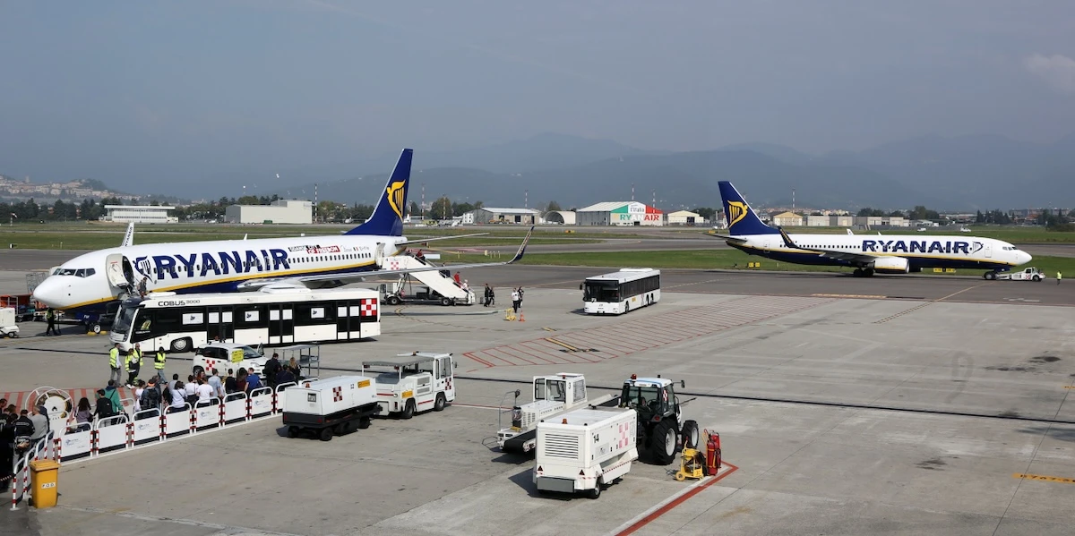 4 minuti faCome ha fatto l’uomo che si è suicidato all’aeroporto di Bergamo ad arrivare all’aereo in partenzaÈ stata aperta un'indagine per capire se ci siano state lacune nelle misure di sicurezza