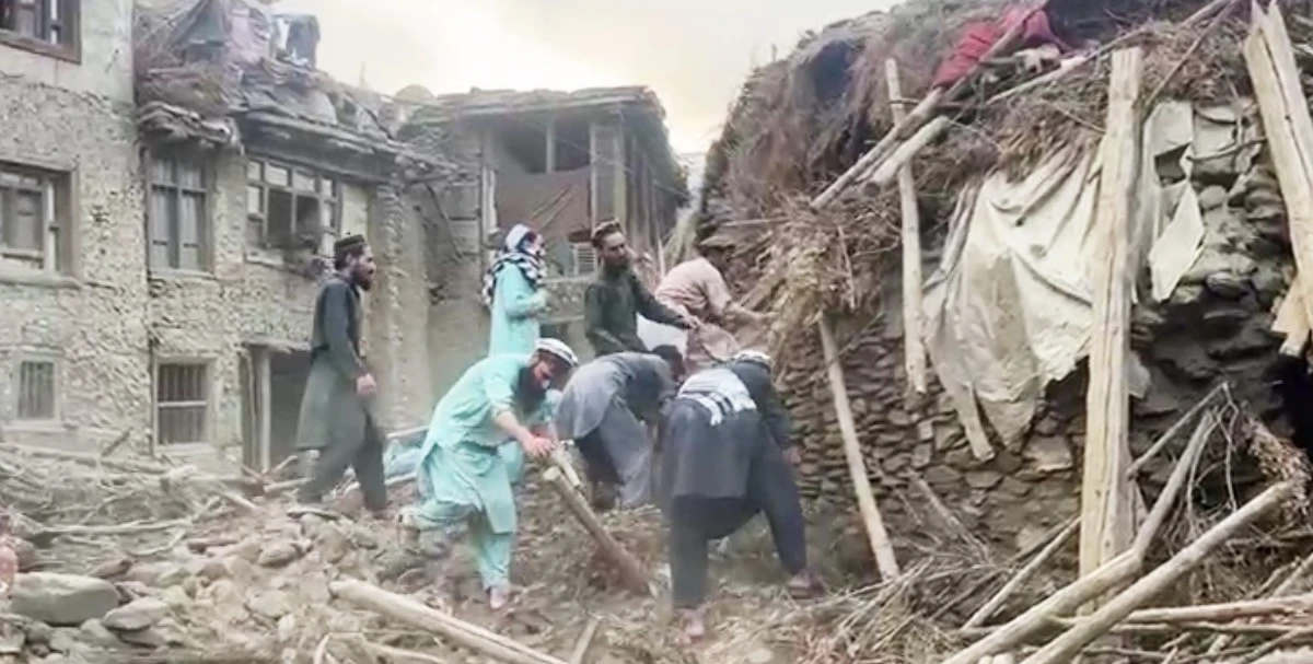 4 minuti faPiù di 250 persone sono morte per un forte terremoto in AfghanistanDi magnitudo 6.0, nell'est del paese: ci sono centinaia di feriti