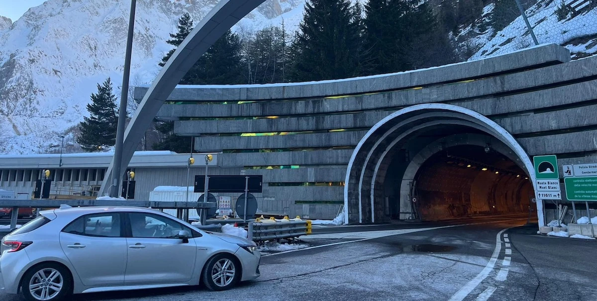 1 minuto faIl traforo del Monte Bianco resterà chiuso fino a metà dicembre per lavori di manutenzione