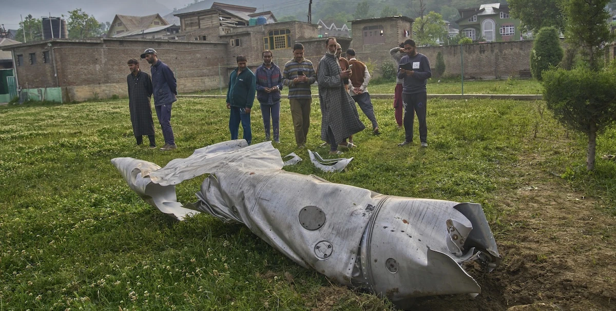 Dieci risposte sulla crisi fra India e PakistanCosa sta succedendo, cos'è il Kashmir e quanto bisogna preoccuparsi: un breve ripasso di una storia lunga e complessa