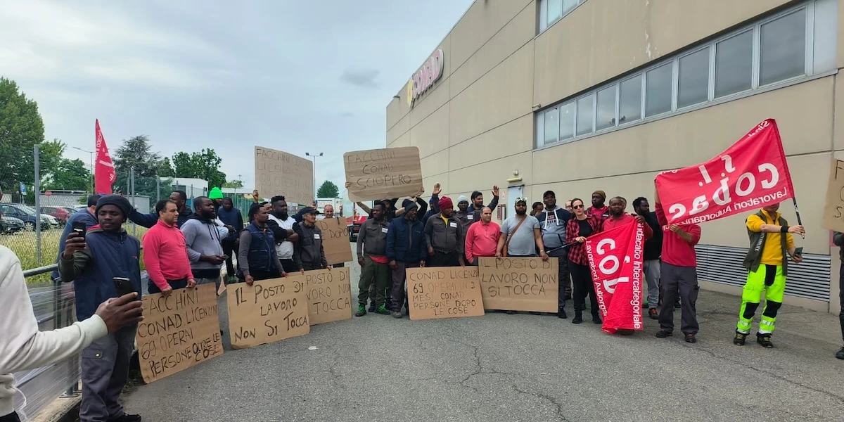 Conad non si prende la responsabilità di 67 licenziamenti in un magazzino di BolognaÈ una storia che spiega bene la mancanza di tutele e la precarietà su cui si regge il lavoro nella logistica