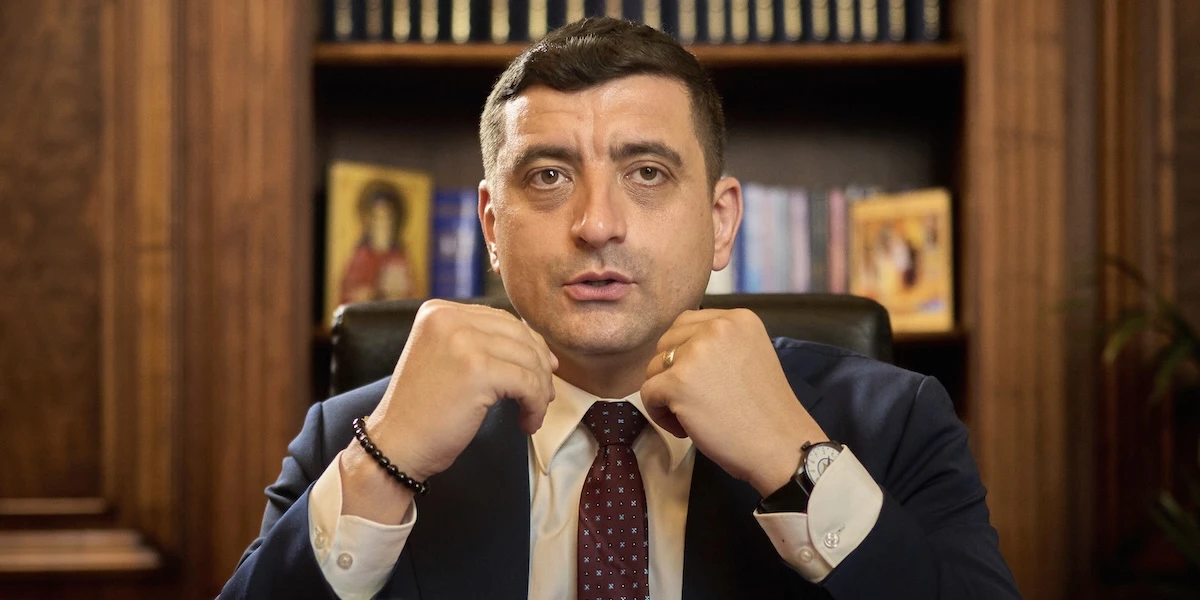 Perché il governo ucraino ce l’ha con George SimionIl candidato di estrema destra che ha vinto il primo turno delle presidenziali in Romania non può entrare nel paese, ed è un problema politico
