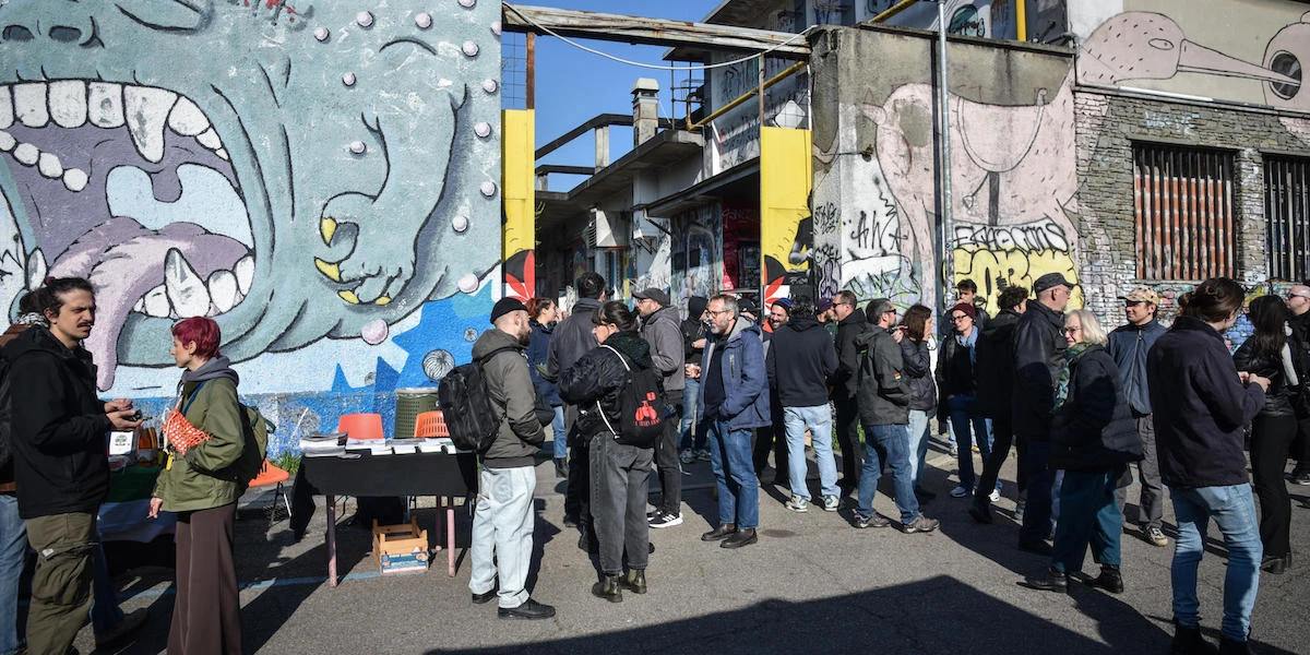 4 minuti faIl Leoncavallo, storico centro sociale di Milano, è stato sgomberatoA sorpresa, dopo che l'ordine di liberare lo spazio era stato rinviato diverse volte