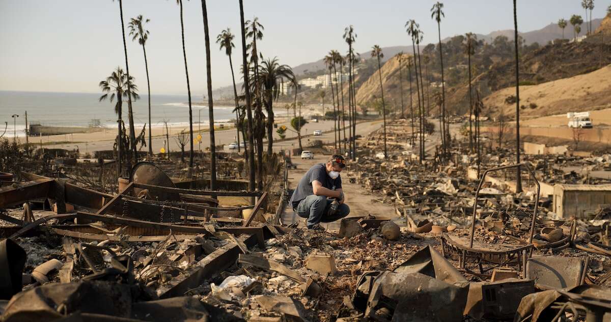 Ricostruire Los Angeles, dopo gli incendiServiranno anni e molti soldi: c'è chi suggerisce un ripensamento strutturale dei quartieri distrutti, ma più probabilmente cambieranno solo materiali