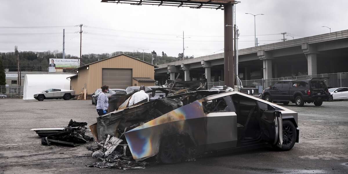 Gli atti di vandalismo contro le TeslaDa quando Elon Musk è diventato uno stretto collaboratore di Donald Trump ci sono stati diversi casi, negli Stati Uniti e in Canada