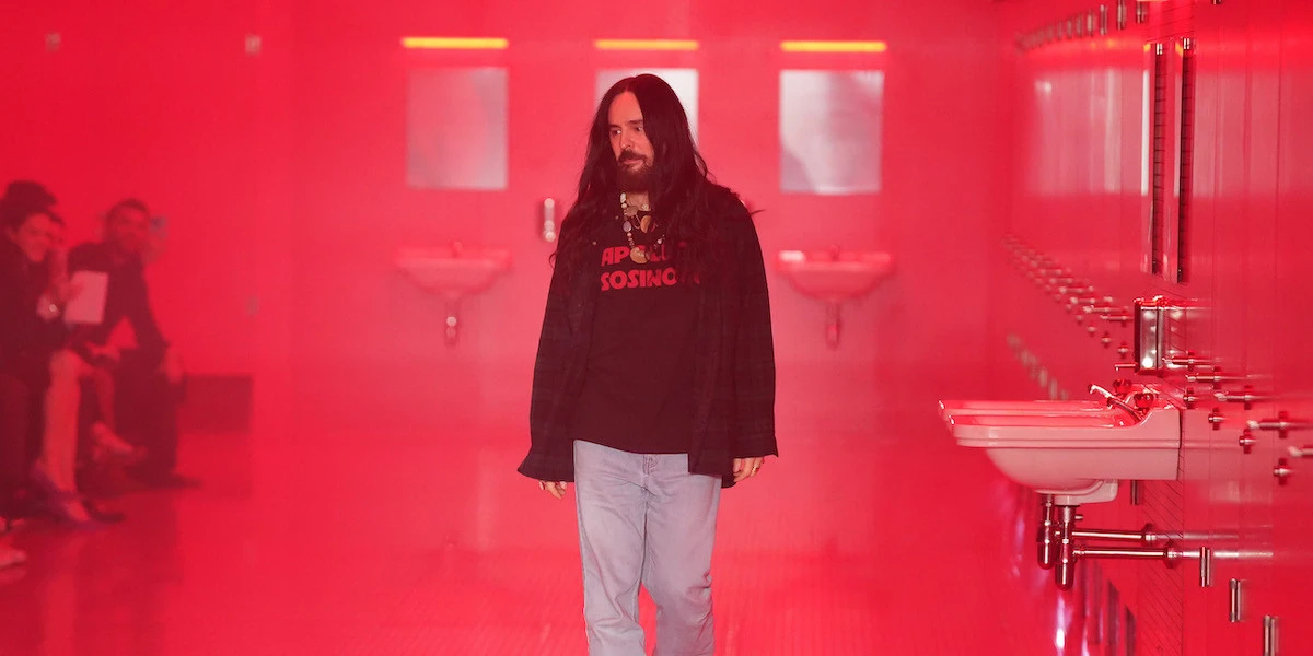 1 minuto faCosa sta succedendo a Valentino?Perché si parla di imminenti dimissioni del CEO e del direttore creativo Alessandro Michele, arrivato poco più di un anno fa