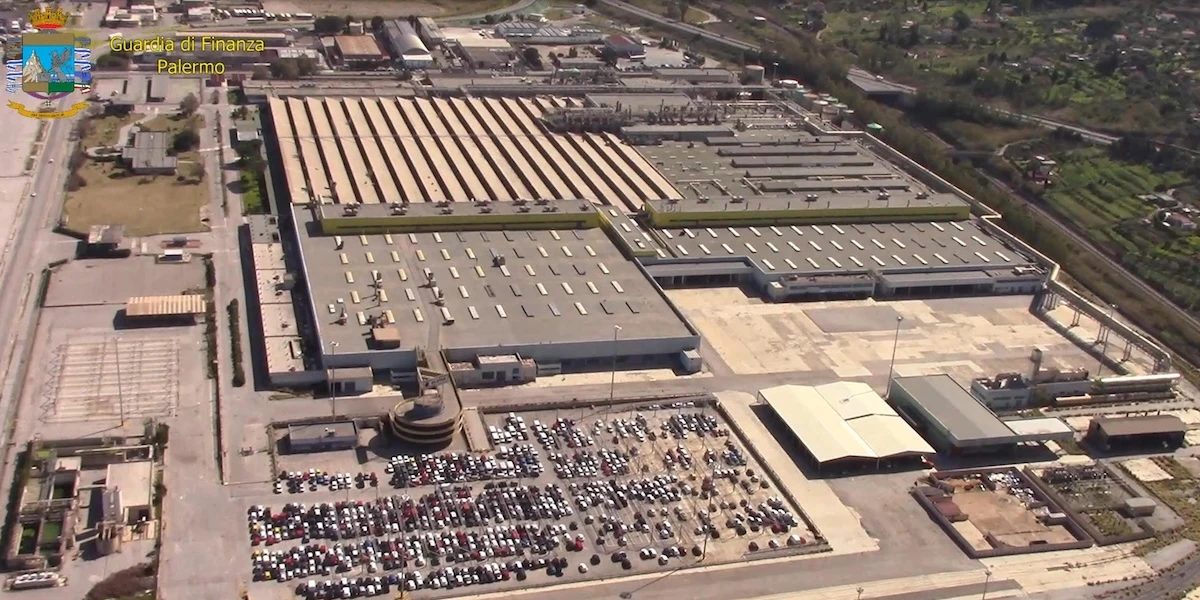 1 minuto faA Termini Imerese sta succedendo qualcosa, ma non si capisce cosaLo Stato ha venduto il grande impianto che fu della Fiat a una società che poco dopo ha cambiato proprietari (e che forse non poteva farlo)