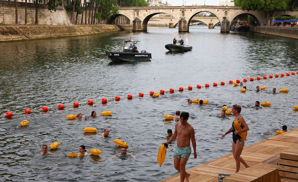 1 minuto faA Parigi si può fare il bagno nella SennaPer la prima volta da oltre 100 anni il fiume è balneabile per tutti, dopo ingenti investimenti per ripulirlo